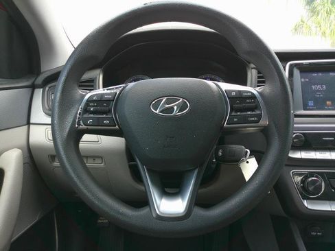 Used 2018 Hyundai Sonata SE FWD image 13