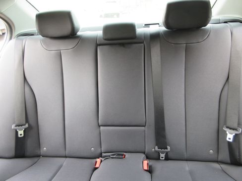 Used 2016 BMW 320i Sedan image 35