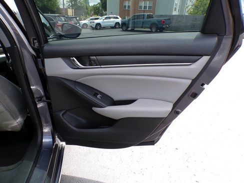 Used 2018 Honda Accord EX image 21
