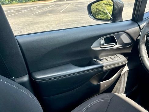 Used 2021 Chrysler Pacifica Touring w/ Uconnect Theater Family Group FWD image 22