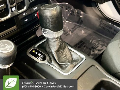 Used 2020 Jeep Gladiator Sport w/ Technology Group AWD/4WD image 10