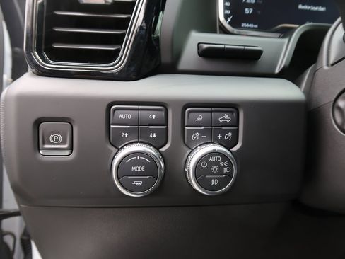 Certified 2022 GMC Sierra 1500 AT4 w/ AT4 Premium Package image 17