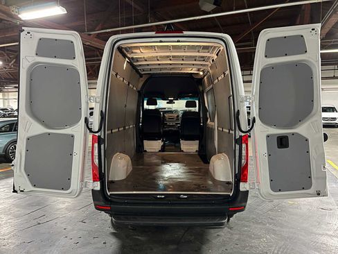 Used 2025 Mercedes-Benz Sprinter 2500 image 17