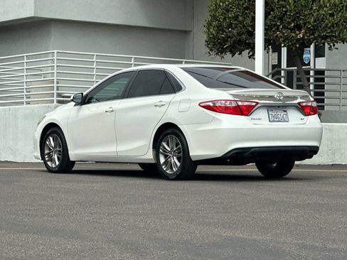 Used 2015 Toyota Camry SE FWD image 3