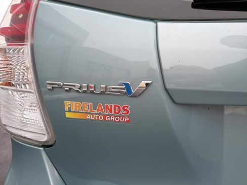 Used 2017 Toyota Prius V Four image 11