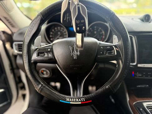 Used 2017 Maserati Levante w/ Sport Package AWD/4WD image 8