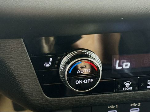 New 2026 Mitsubishi Outlander SE image 21