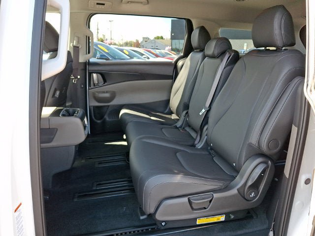 Certified 2026 Kia Carnival FWD image 10