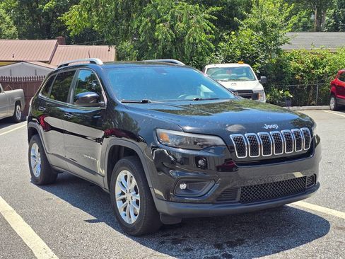 Used 2019 Jeep Cherokee Latitude w/ Cold Weather Group AWD/4WD image 4