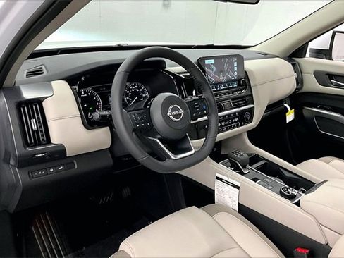 New 2025 Nissan Pathfinder SL image 6