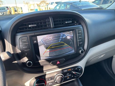 Used 2025 Kia Soul LX w/ LX Technology Package image 22