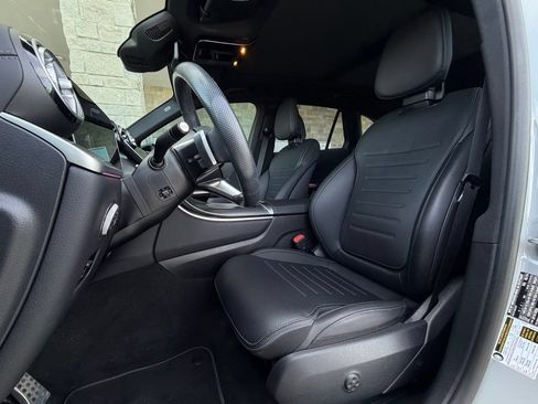 Used 2025 Mercedes-Benz GLC 300 4MATIC image 4