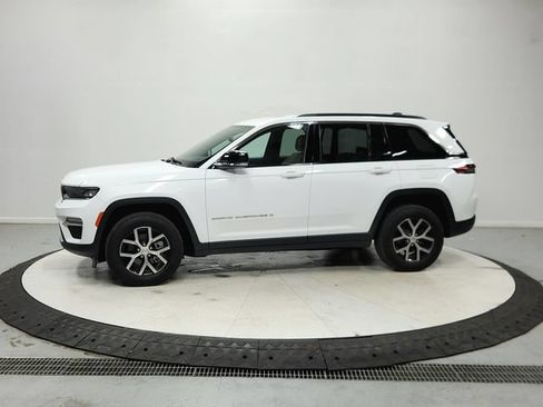 Used 2024 Jeep Grand Cherokee Limited AWD/4WD image 5