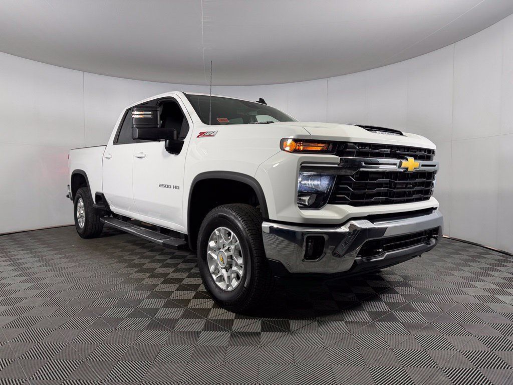 Used 2026 Chevrolet Silverado 2500 LT AWD/4WD image 5
