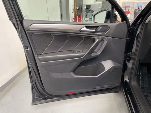 Certified 2023 Volkswagen Tiguan SE w/ Panoramic Sunroof Package image 27