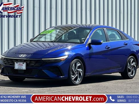 Used 2025 Hyundai Elantra SEL FWD image 8