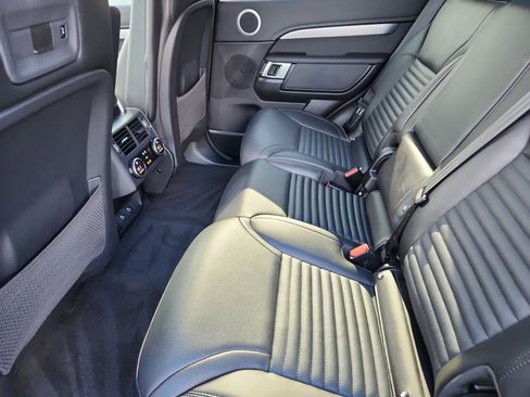 Certified 2024 Land Rover Discovery Dynamic SE image 5