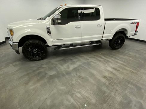 Used 2019 Ford F250 XLT w/ XLT Premium Package AWD/4WD image 3