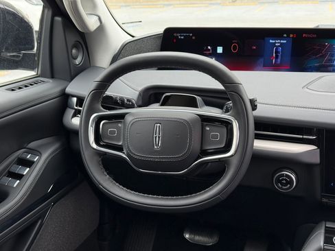 New 2026 Lincoln Navigator L Reserve AWD/4WD image 19