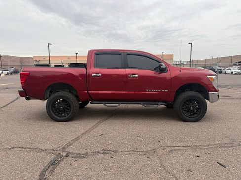 Used 2018 Nissan Titan SV w/ SV Convenience Package image 4