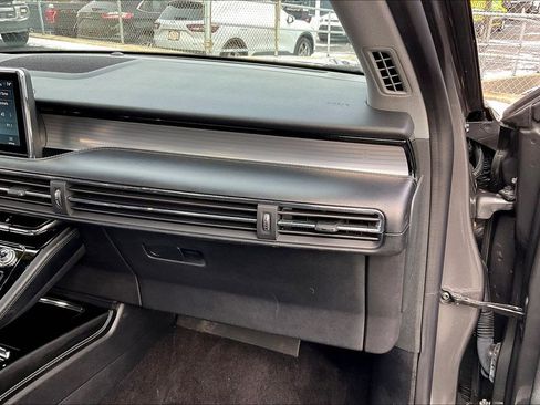 Used 2022 Lincoln Corsair AWD w/ Premium Package image 14