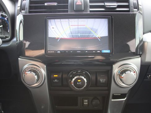 Used 2016 Toyota 4Runner SR5 AWD/4WD image 16