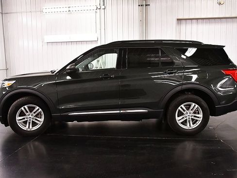 Used 2024 Ford Explorer XLT w/ Equipment Group 202A AWD/4WD image 4