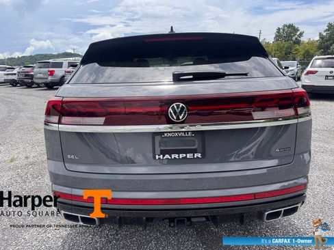Used 2024 Volkswagen Atlas Cross Sport SEL R-Line AWD/4WD image 4