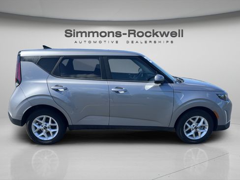 Used 2025 Kia Soul LX w/ LX Technology Package FWD image 6