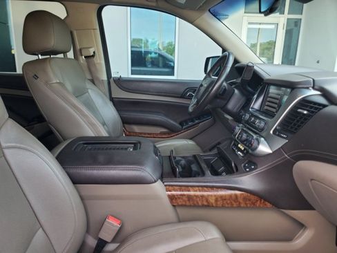 Used 2015 Chevrolet Suburban LTZ RWD image 38