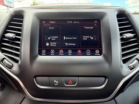 Used 2019 Jeep Cherokee Latitude Plus AWD/4WD image 38