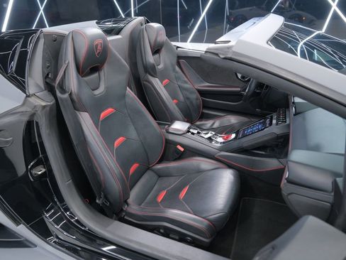 Used 2020 Lamborghini Huracan EVO image 32