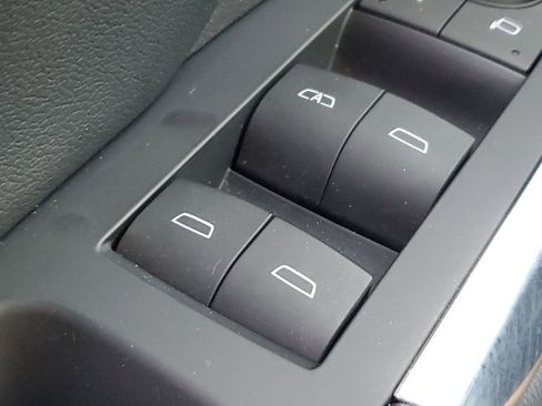 Used 2025 Chevrolet Traverse LT image 34