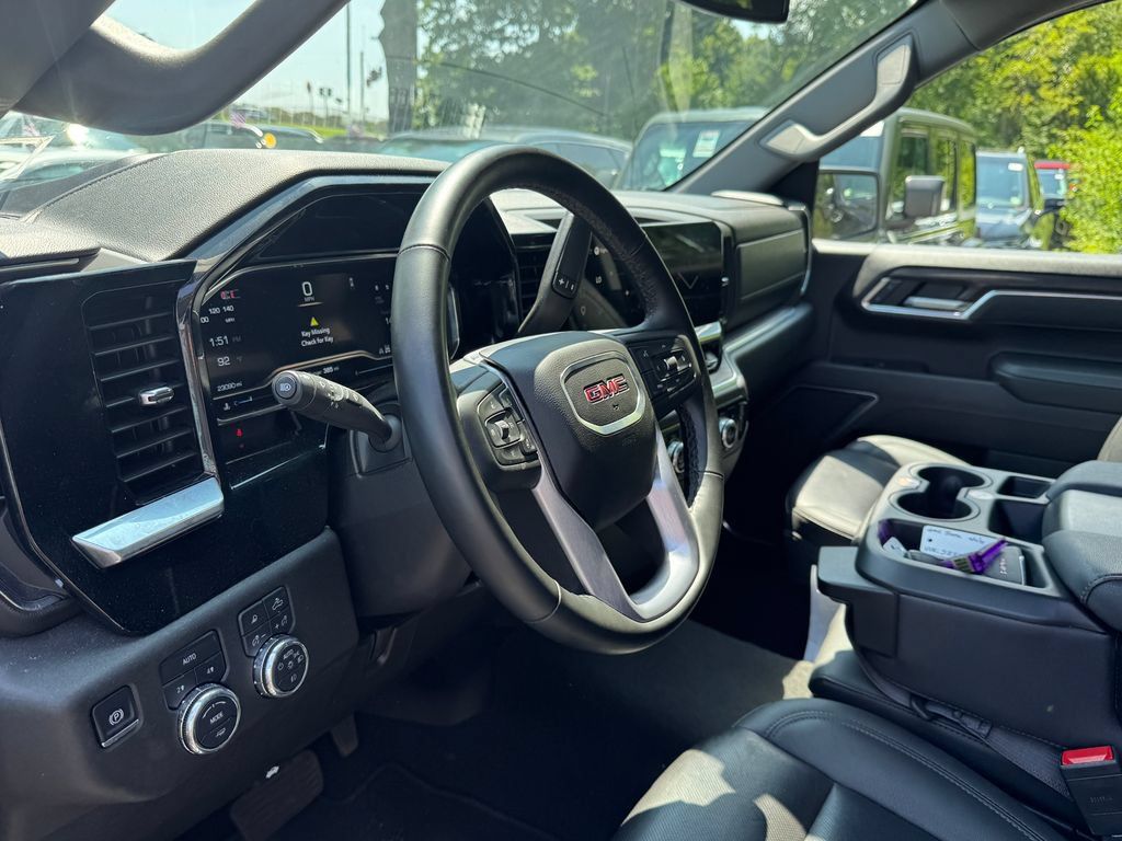 Used 2025 GMC Sierra 1500 SLT AWD/4WD image 24