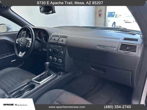 Used 2014 Dodge Challenger SXT image 34