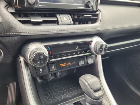Used 2022 Toyota RAV4 XLE image 8