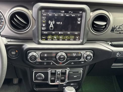 Used 2022 Jeep Gladiator Sport AWD/4WD image 18
