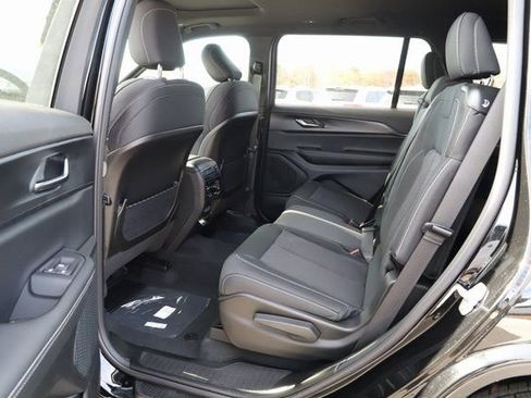 New 2025 Jeep Grand Cherokee L Laredo w/ Luxury Tech Group I AWD/4WD image 16