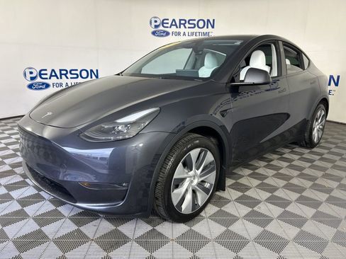Used 2024 Tesla Model Y Long Range AWD/4WD image 1