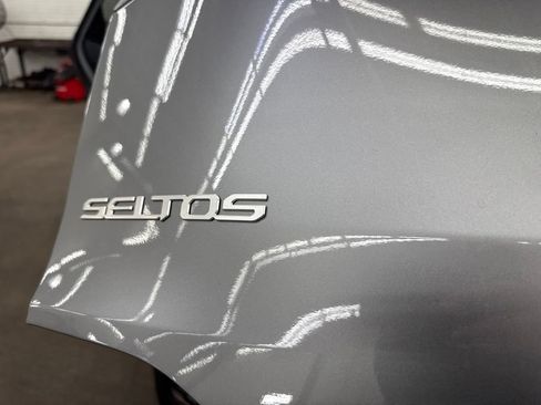Used 2024 Kia Seltos EX AWD/4WD image 16