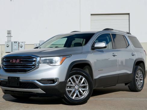 Used 2017 GMC Acadia SLE FWD image 2