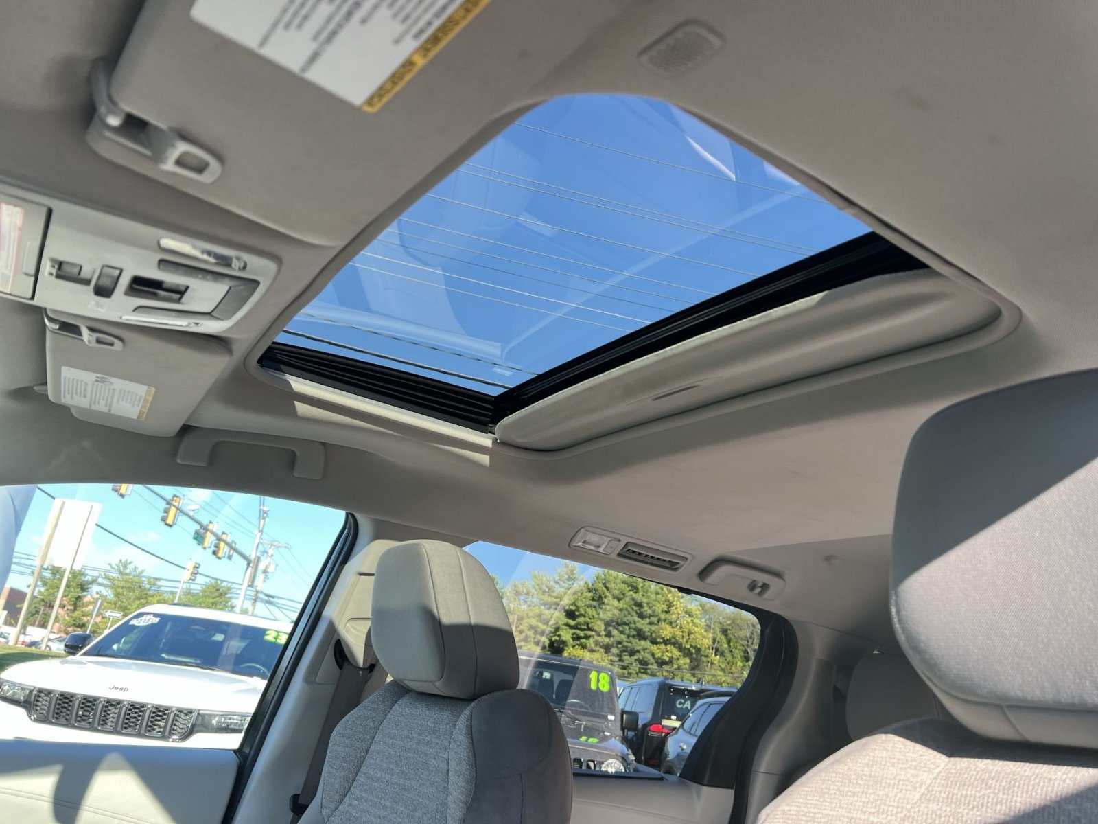 Used 2022 Toyota Sienna LE w/ LE Plus Package AWD/4WD image 23