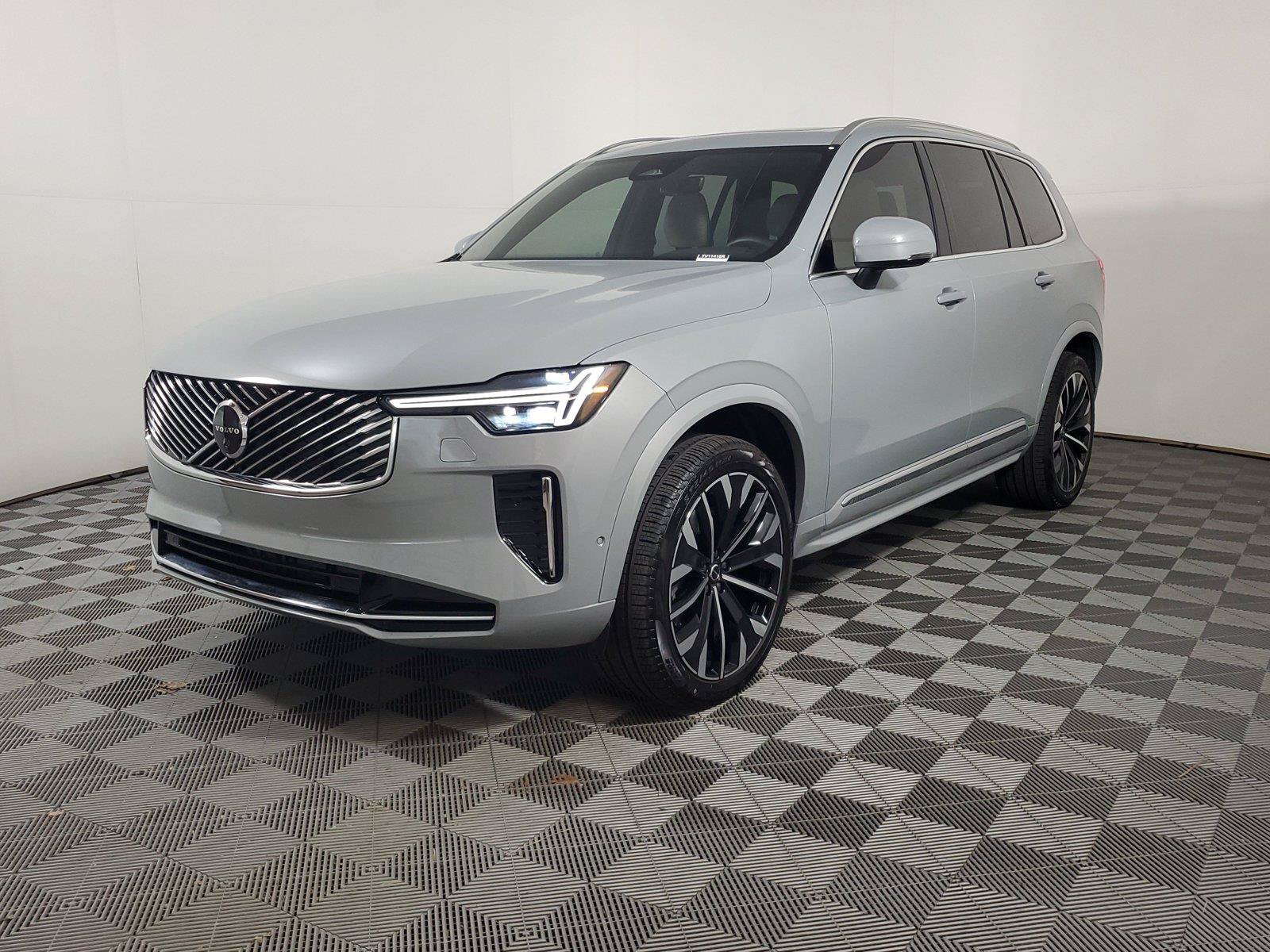 Used 2026 Volvo XC90 B6 Plus w/ Protection Package Premier AWD/4WD image 3