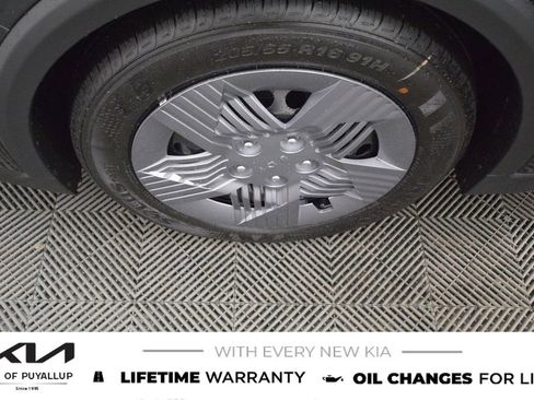 New 2025 Kia K4 LX image 21