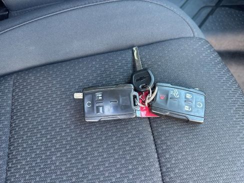 Used 2020 Chevrolet Silverado 2500 Custom w/ Custom Value Package image 4