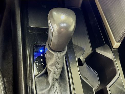 Used 2025 Toyota Camry SE FWD image 25