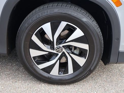 Certified 2025 Volkswagen Tiguan S image 10