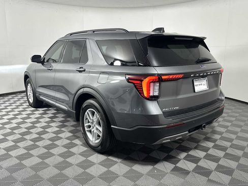 Used 2025 Ford Explorer Active w/ Active Comfort Package RWD image 5