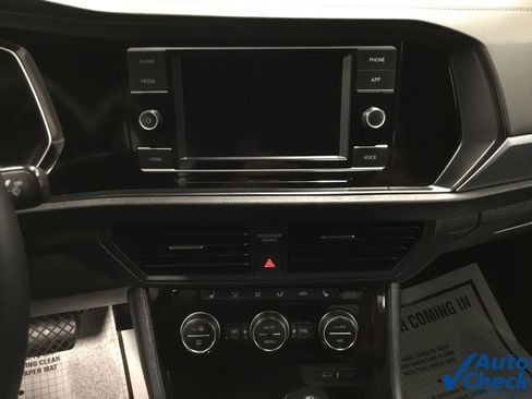 Used 2023 Volkswagen Jetta SE FWD image 47