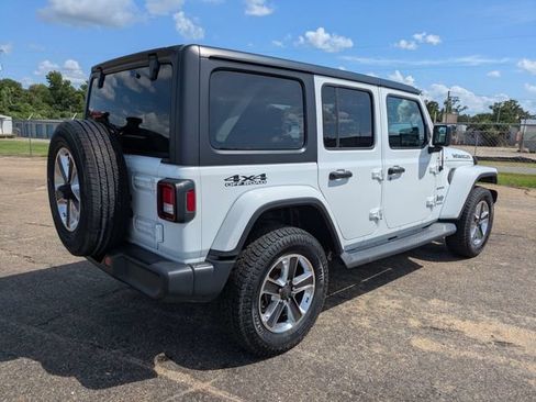 Used 2019 Jeep Wrangler Unlimited Sahara AWD/4WD image 4